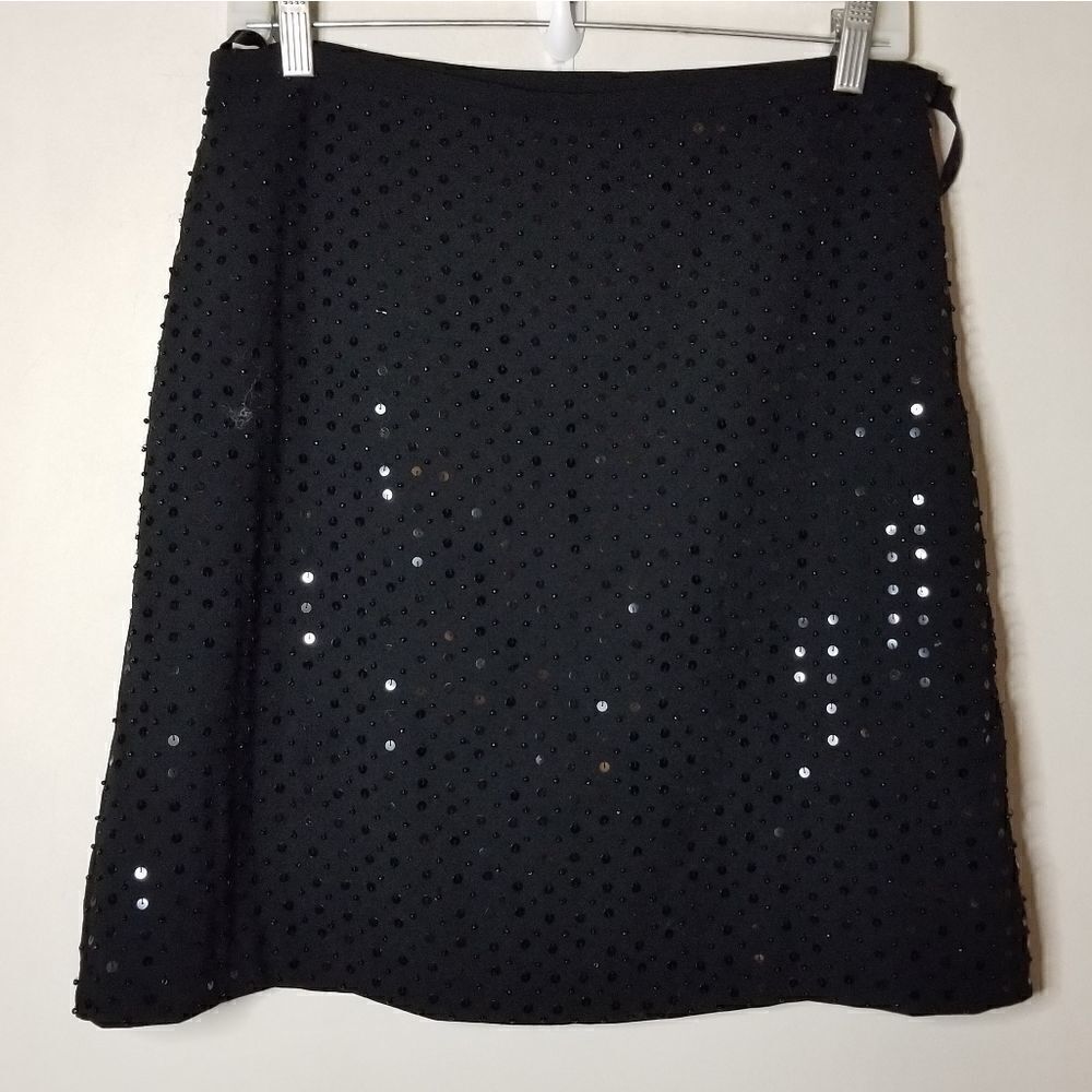 The limited skirt size small black with sequins